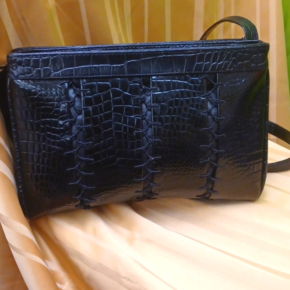 Black purse with nice design!